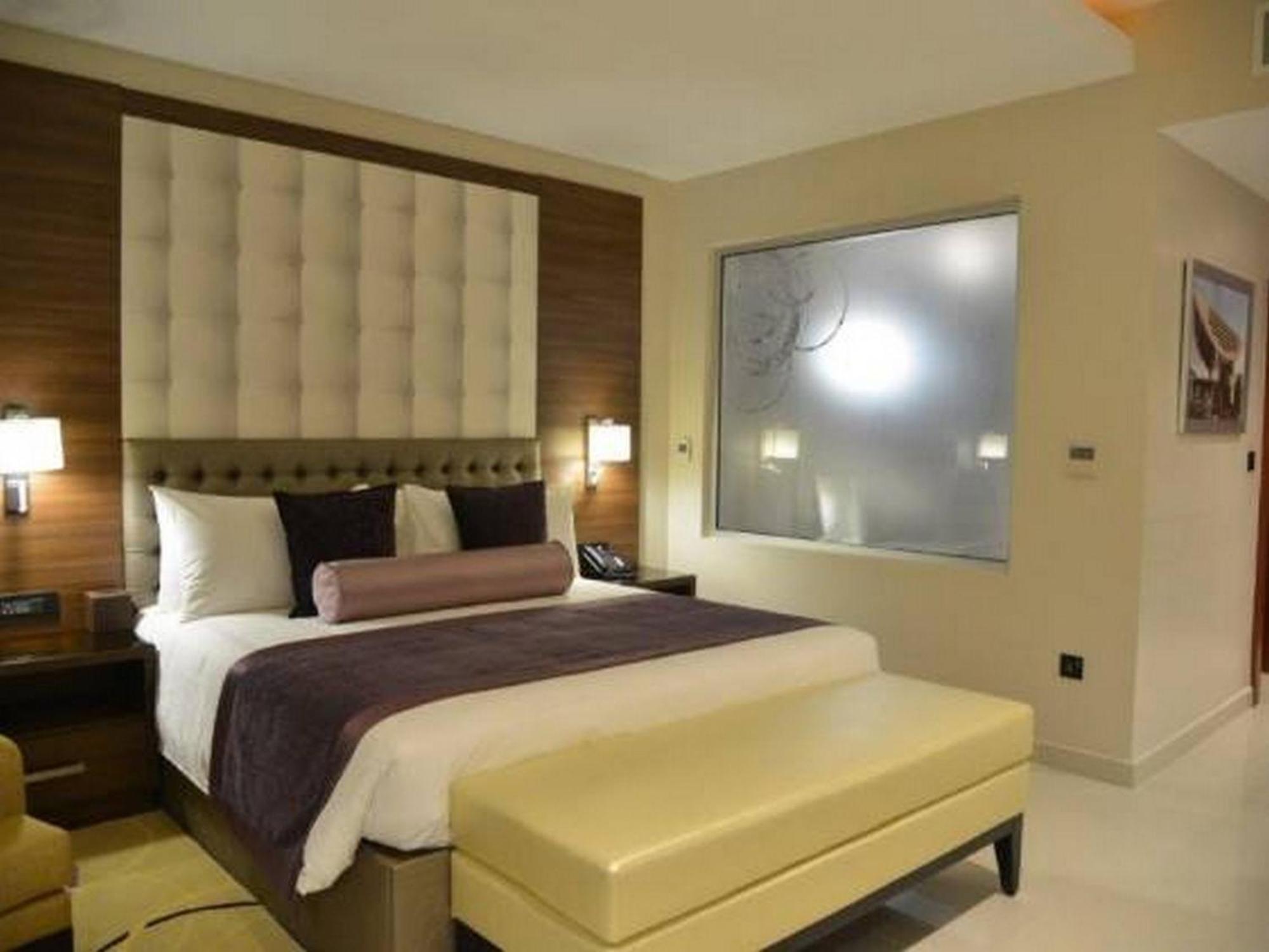 Room In Lodge - The Envoy Hotel And Suites أبوجا المظهر الخارجي الصورة